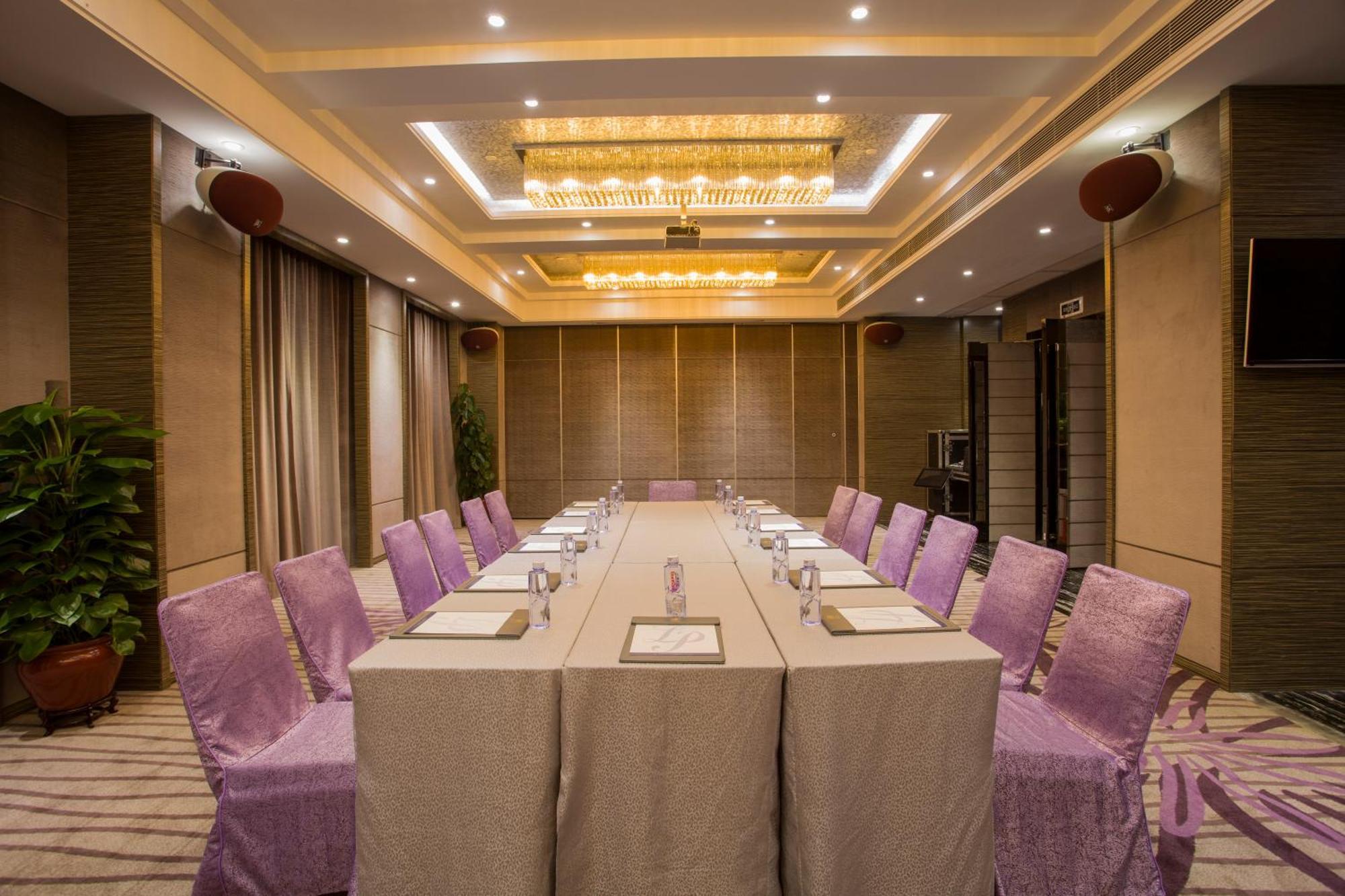 La Perle International Hotel - Free Shuttle Between Hotel And Exhibition Center During Canton Fair & Exhibitor Registration Counter מראה חיצוני תמונה