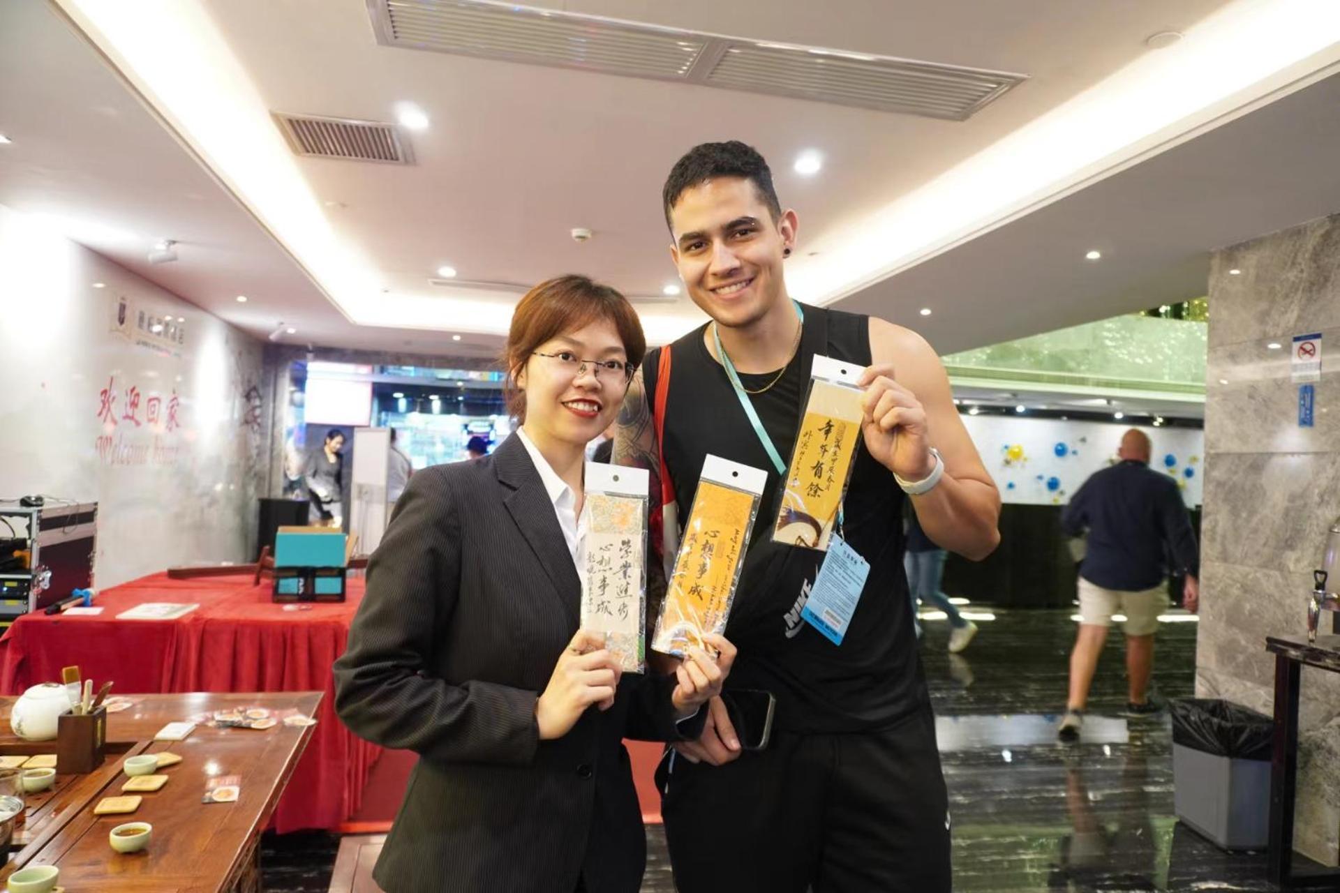 La Perle International Hotel - Free Shuttle Between Hotel And Exhibition Center During Canton Fair & Exhibitor Registration Counter מראה חיצוני תמונה